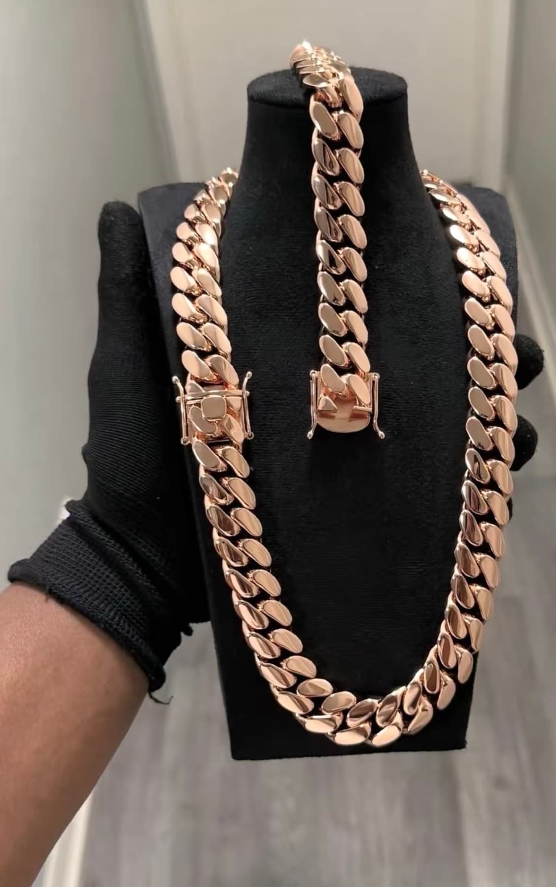A Sosa Linkz rose gold chain handled with gloves